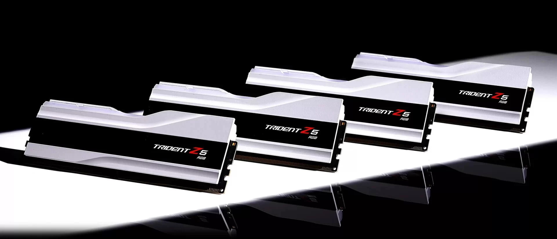 G.Skill Trident Z5 RGB White 16GB (1x16GB) DDR5 Memory Kit - Intel XMP 3.0 & AMD EXPO, 6000MHz CL36 (F5-6000J3636F16GX1-TZ5RW) 13 G.Skill Trident Z5 RGB White 16GB RGB light bar White Build
